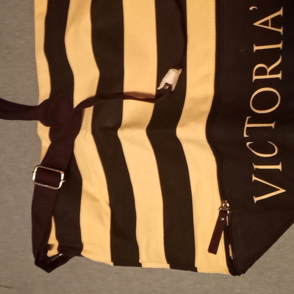 Victoria's Secret huge expandable bag - Picture 2 of 8